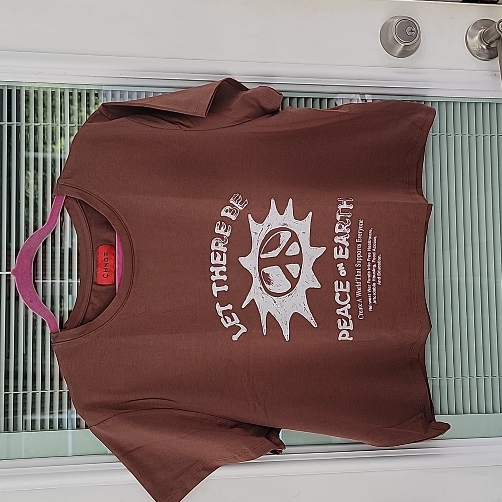 NWT CHNGE Brown Peace on Earth Crop Top Sz 4X Has Stretch